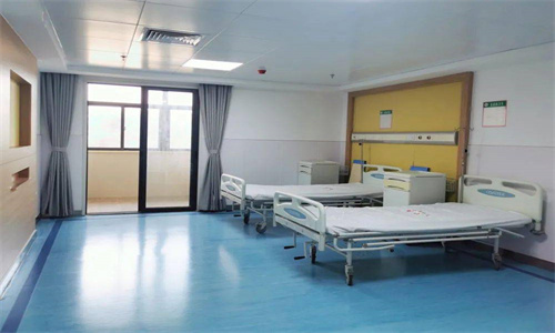 长沙氟斑牙整形医院前五名不分伯仲,长沙卓尔口腔门诊部医生介绍+案例