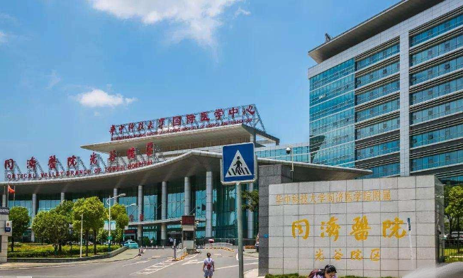 武汉同济医院叶子荣医生和曾宁医生做鼻子技术哪个好？看看医生介绍+口碑对比！