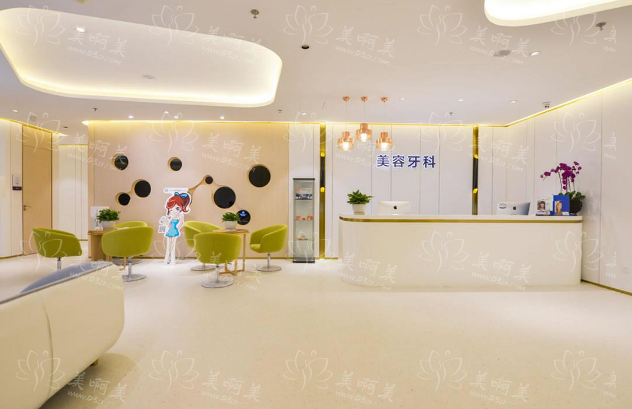 重庆华美口腔擅长种植牙吗？价格查询、团队介绍~