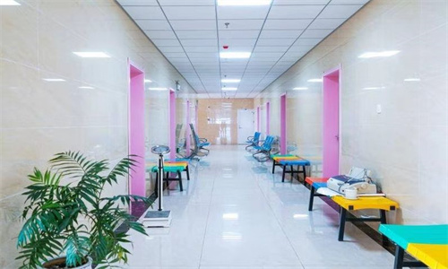 长沙种植牙整容医院前十排名榜实力爆表,长沙艺龄正畸技术专业！